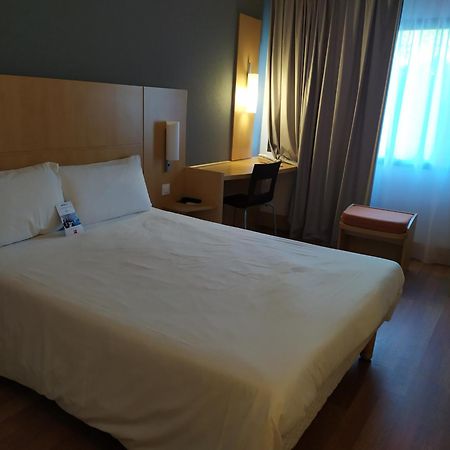 Ibis Girona Hotel Exterior foto