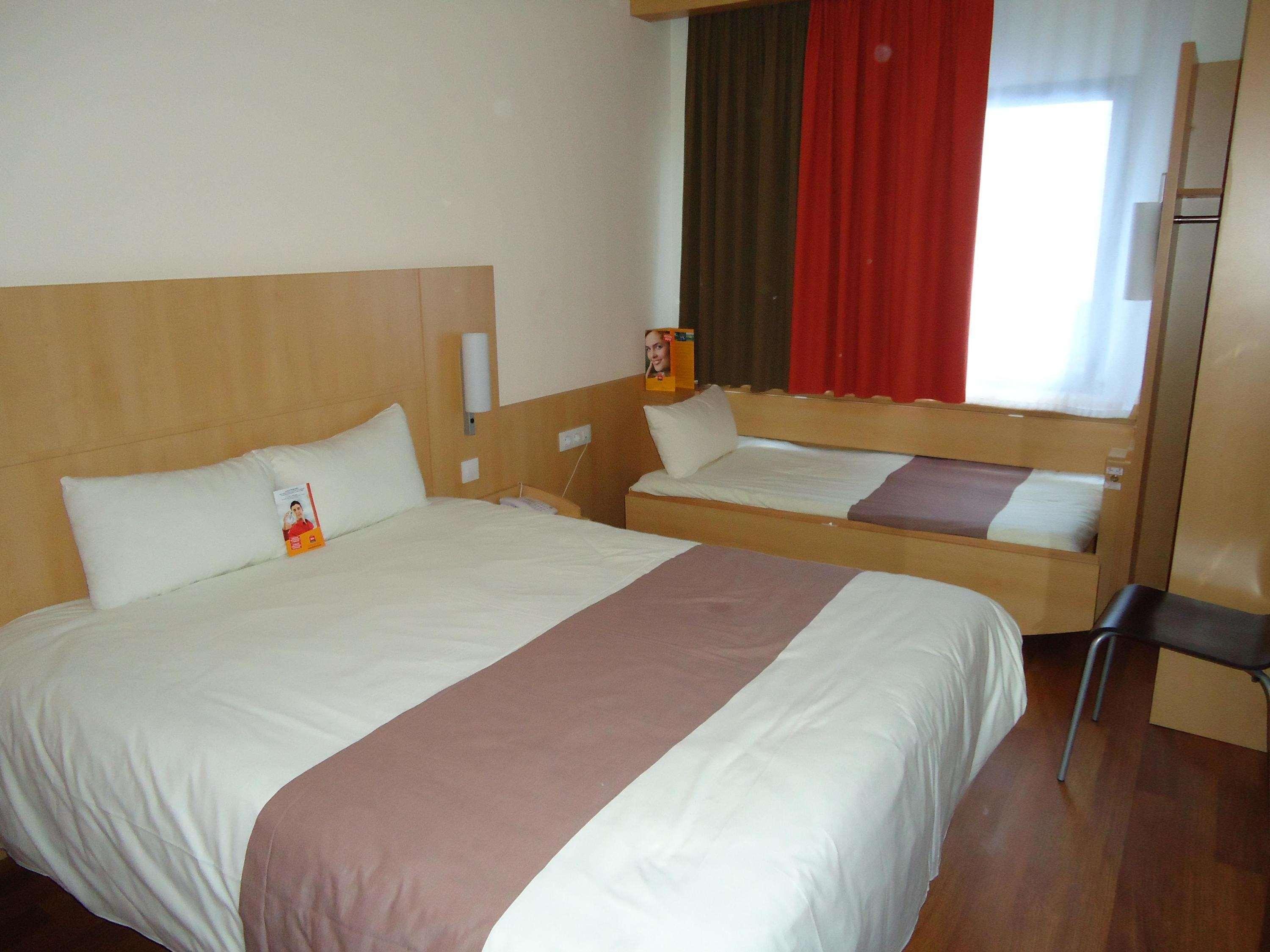 Ibis Girona Hotel Exterior foto