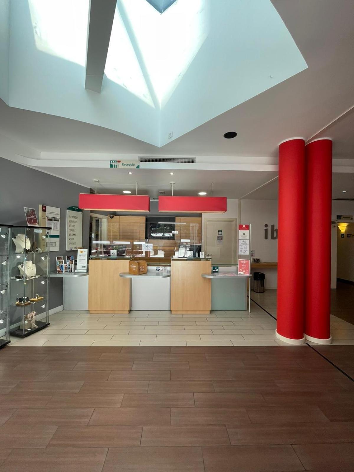Ibis Girona Hotel Exterior foto